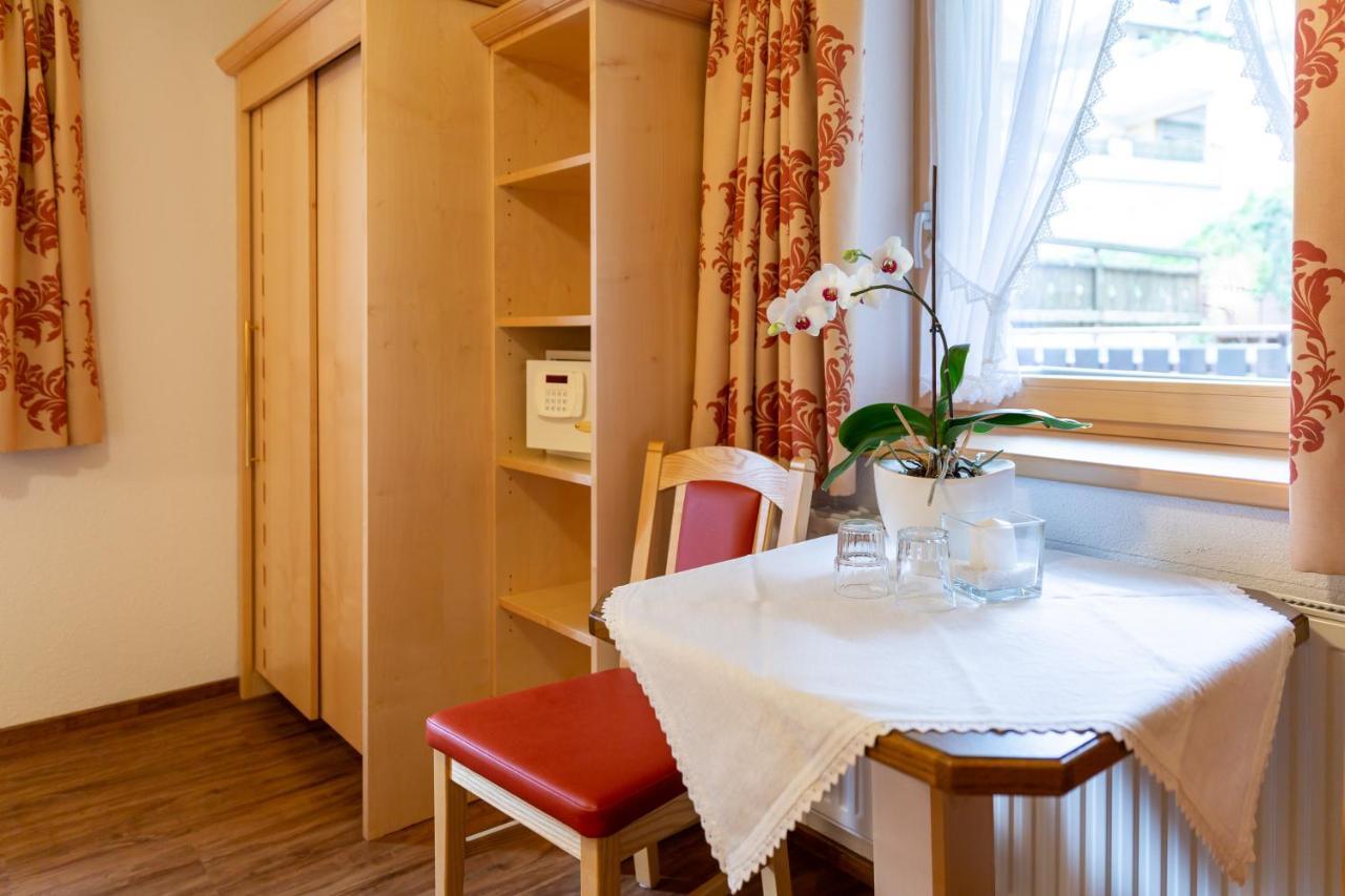 Hotel Garni Tyola イシュグル エクステリア 写真